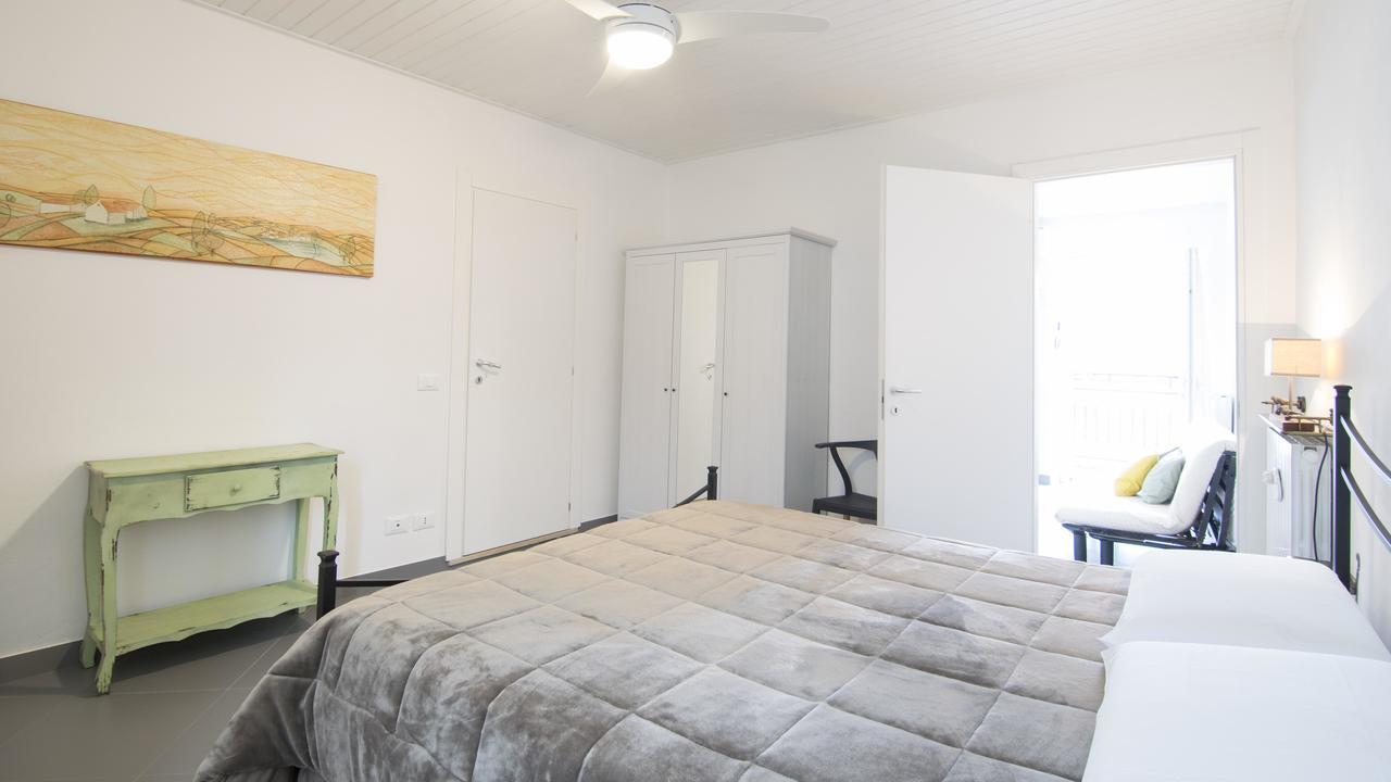 Fiori Sull'Acqua Apartments Пескьера-дель-Гарда Экстерьер фото