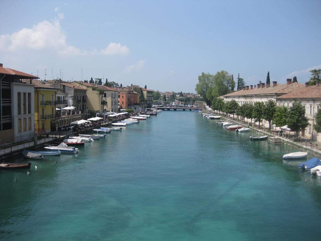 Fiori Sull'Acqua Apartments Пескьера-дель-Гарда Экстерьер фото